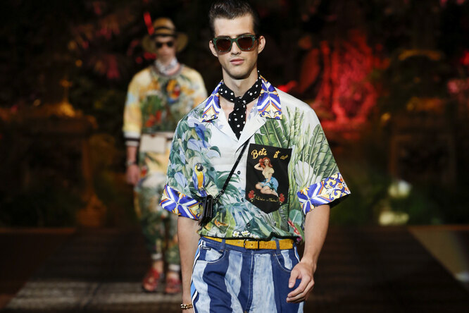 Флирт Битлджюса и пин-ап красавицы в мужской коллекции Dolce&Gabbana S/S 2020
