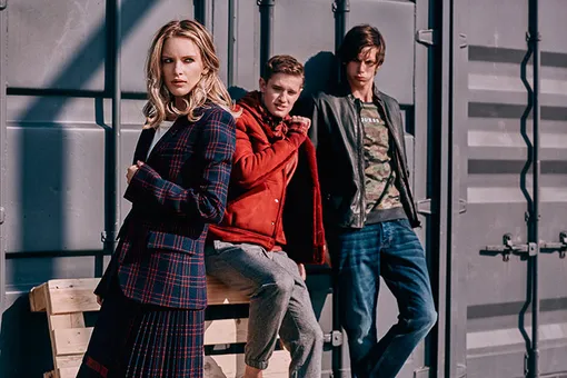 На Тане: жакет, юбка, футболка — все Dior. На Вове: бомбер и худи Bally, брюки Springfield. На Феде: кожаная куртка Marc O'Polo, футболка Guess, джинсы Ice Play На Тане: жакет, юбка, футболка — все Dior. На Вове: бомбер и худи Bally, брюки Springfield. На Феде: кожаная куртка Marc O'Polo, футболка Guess, джинсы Ice Play