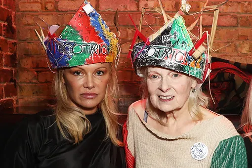 Безумная королева: Памела Андерсон в смелом образе на вечеринке Вивьен Вествуд