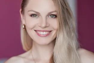 «Жизнь продолжается, и все к лучшему»: звезда «Полицейского с Рублевки» Анастасия Стежко развелась с мужем в годовщину их свадьбы
