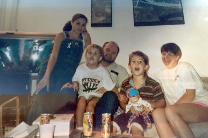 Меган Маркл с отцом, сестрой Самантой и братьями