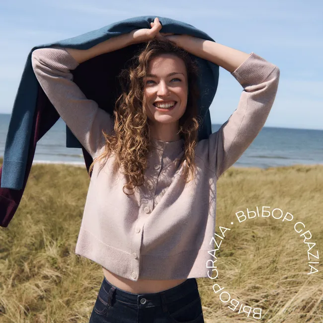 Универсальная одежда из кашемира и праздничные наряды: чем удивили бренды на этой неделе