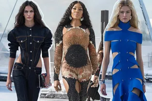 52-летняя Наоми Кэмпбелл вышла на подиум Alexander McQueen в обтягивающем комбинезоне с чулками 52-летняя Наоми Кэмпбелл вышла на подиум Alexander McQueen в обтягивающем комбинезоне с чулками