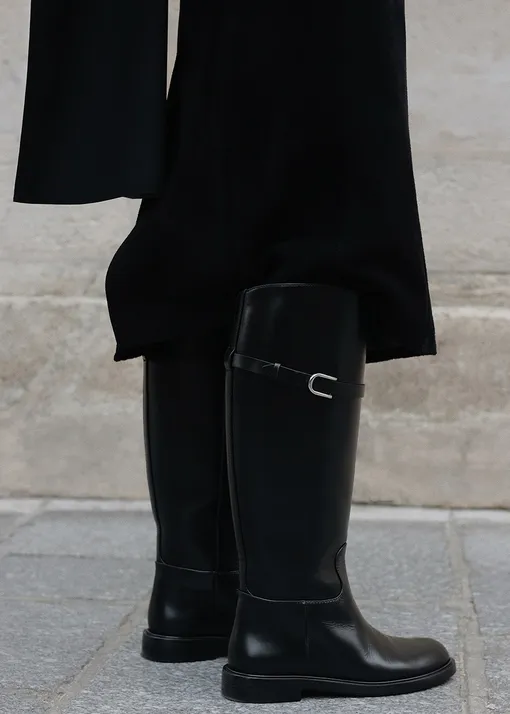 Высокие сапоги на весну 2026