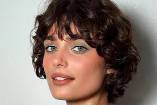 5 коротких стрижек для кудрявых волос, которые будут актуальны в 2026-м 5 коротких стрижек для кудрявых волос, которые будут актуальны в 2026-м