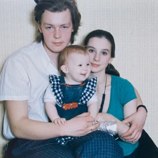 Александр и Екатерина Стриженовы с дочкой