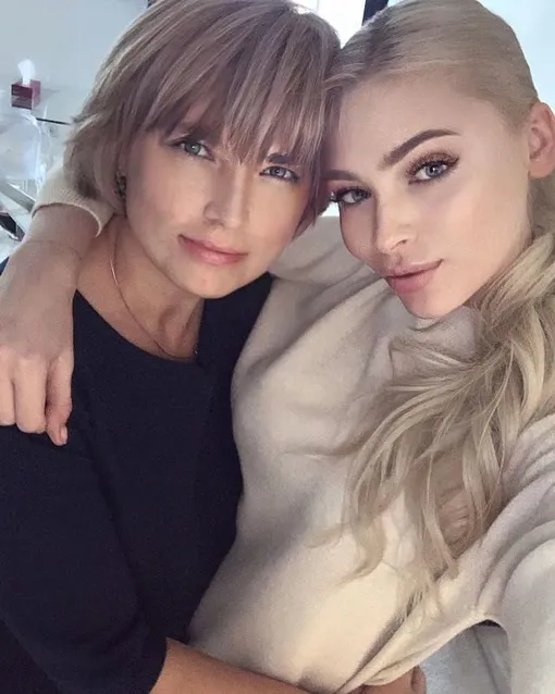 Алена Шишкова с мамой Алена Шишкова с мамой