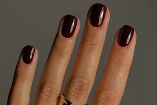 15 идей маникюра в духе old money, которые будут актуальны в январе-2026