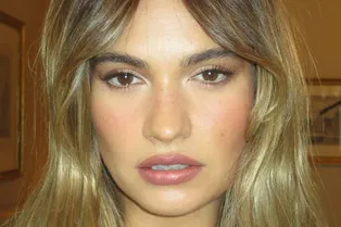 Румяна в макияже — самый простой способ выглядеть свежей и выспавшейся. И вам стоит взять его на заметку