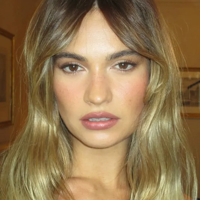 Румяна в макияже — самый простой способ выглядеть свежей и выспавшейся. И вам стоит взять его на заметку