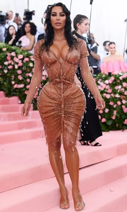 Ким Кардашьян в «мокром» платье на Met Gala
