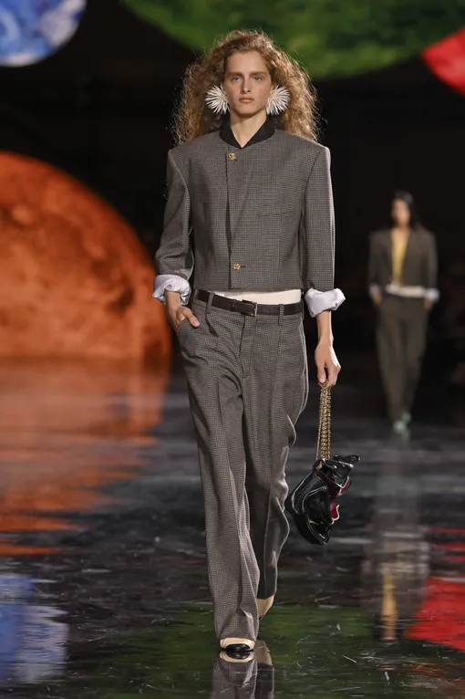 Какие модные брюки купить на весну 2026