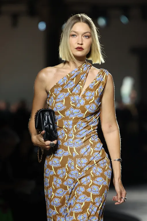 Versace, весна-лето 2025 модные оттенки помад