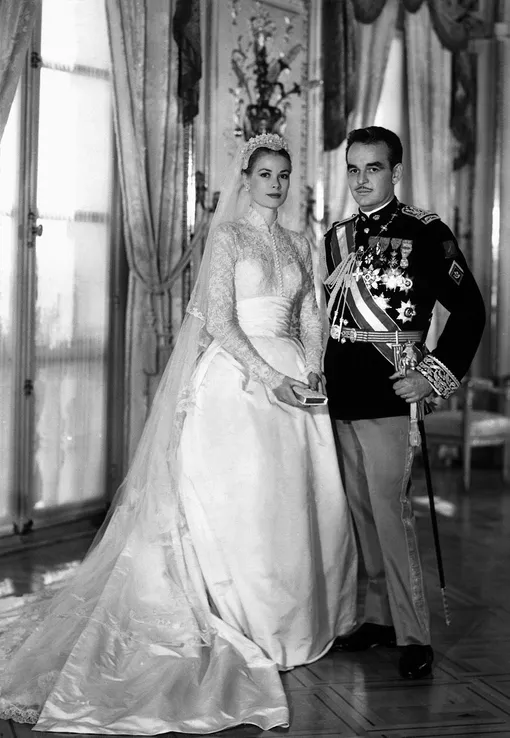 Звезда Грейс Келли в свадебном платье и князь Ренье III