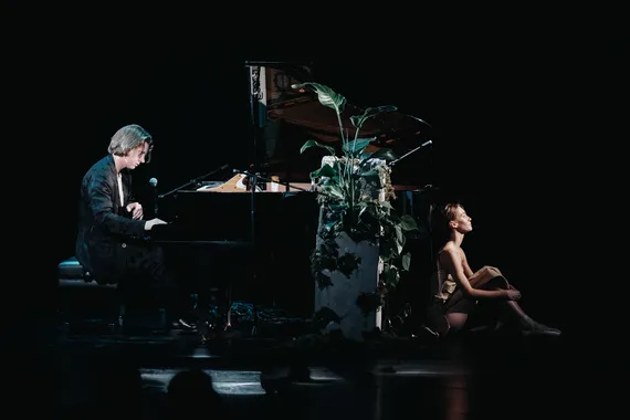 Латиноамериканская вечеринка, хореографический перфоманс и запуск новой косметической сети: чем запомнилась прошедшая неделя