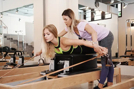 Long box T-Straps – Упражнение комплесно прорабатывает спину, бёдра и ягодицы, а так же вытягивает и удлиняет все тело Long box T-Straps – Упражнение комплесно прорабатывает спину, бёдра и ягодицы, а так же вытягивает и удлиняет все тело