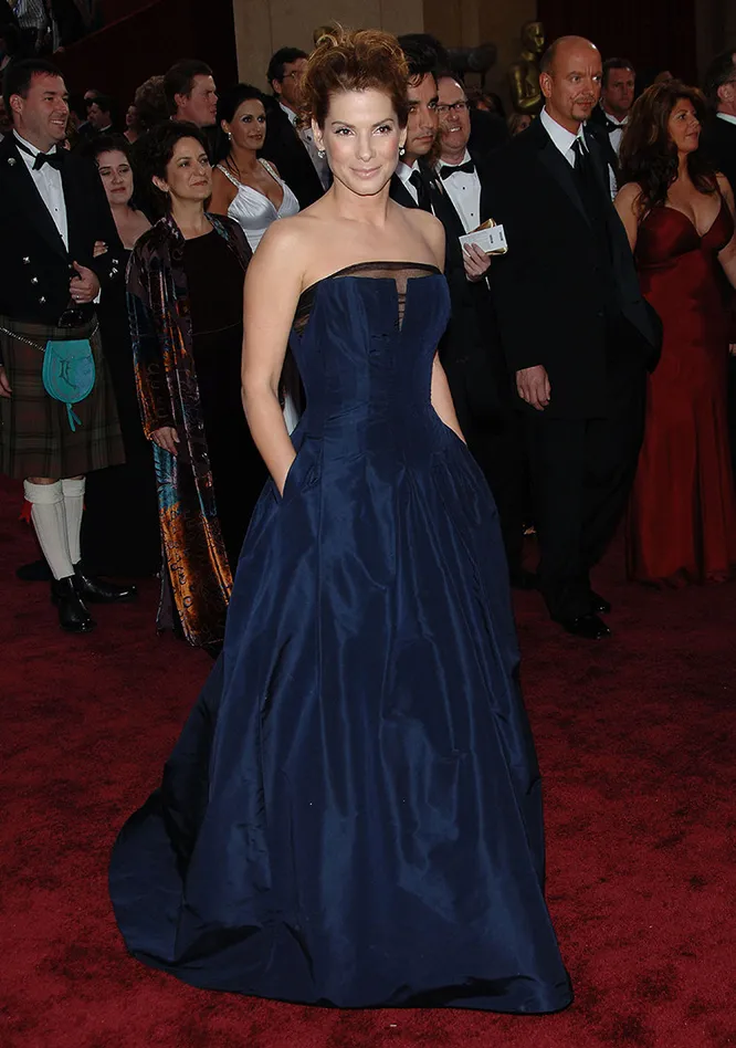 Сандра Буллок на церемонии вручения премии 'Оскар' в 2006 году