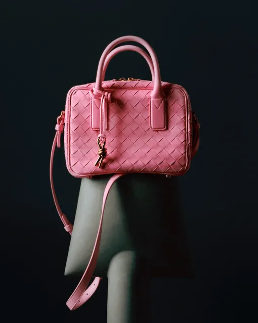 Модная розовая сумка