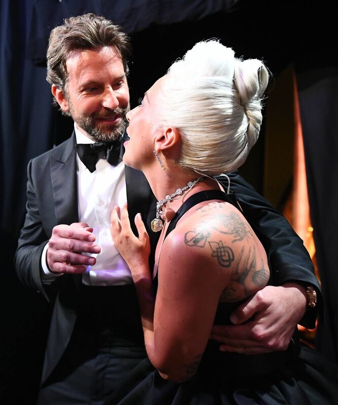 Брэдли Купер и Леди Гага на церемонии вручения «Оскара»