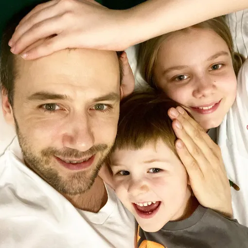 Иван Жидков с детьми