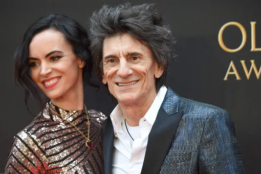 71-летний гитарист The Rolling Stones Ронни Вуд станет отцом в седьмой раз 71-летний гитарист The Rolling Stones Ронни Вуд станет отцом в седьмой раз