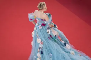 13 самых эффектных выходов звезд в нарядах Dolce&Gabbana, которые доказывают, что у сексуальности нет возраста 13 самых эффектных выходов звезд в нарядах Dolce&Gabbana, которые доказывают, что у сексуальности нет возраста