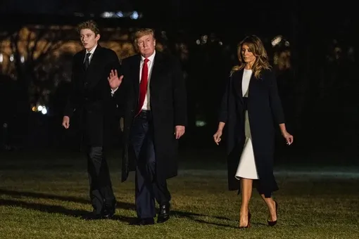 Дональд Трамп, Мелания Трамп и их сын Бэррон Дональд Трамп, Мелания Трамп и их сын Бэррон