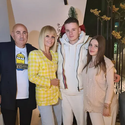Арсений Шульгин с семьей