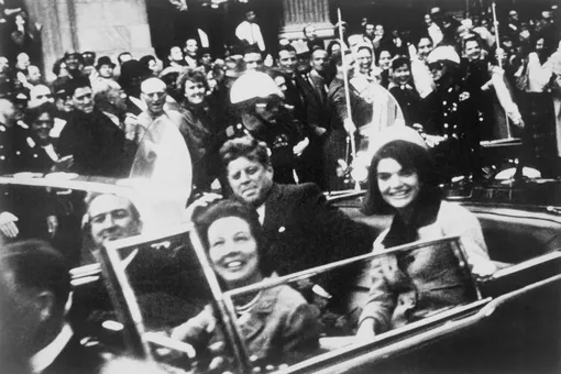 Джон Кеннеди с женой в Далласе