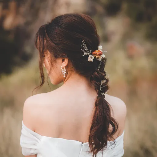 Свадебная коса с украшением