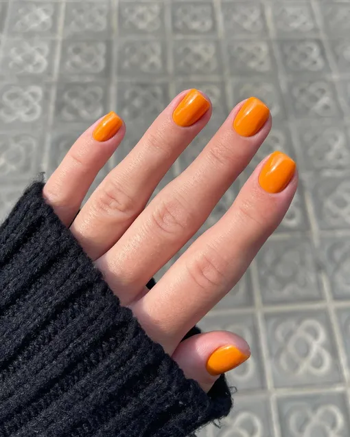 В какой цвет покрасить ногти в декабре