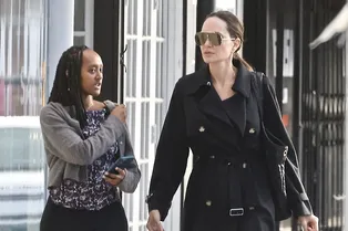 С чем не стоит носить широкие брюки — отвечает Анджелина Джоли