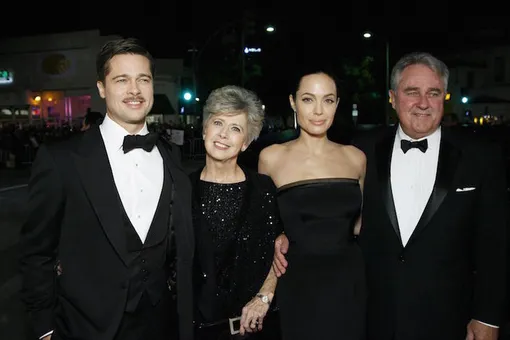 Анджелина Джоли, Брэд Питт и его родители