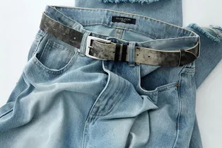 Как стирать джинсы, чтобы они не выцветали