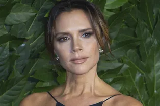 Виктория Бекхэм с дочерью сделали парные татуировки Виктория Бекхэм с дочерью сделали парные татуировки