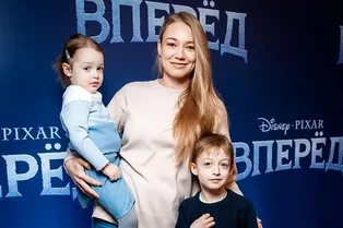 Оксана Акиньшина поделилась редкими фото подросших детей