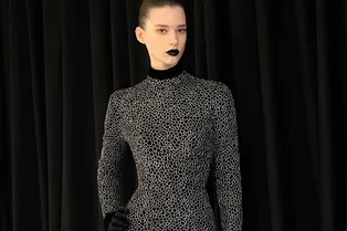 24-летняя модель из Тольятти стала звездой показа кутюрной коллекции Schiaparelli в Париже 24-летняя модель из Тольятти стала звездой показа кутюрной коллекции Schiaparelli в Париже