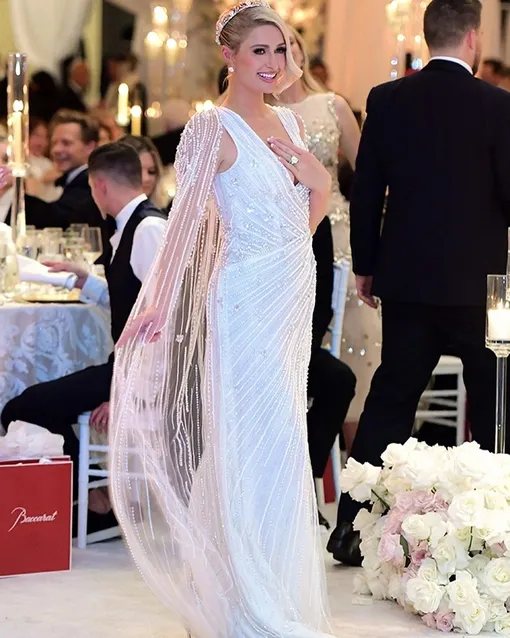Пэрис Хилтон в свадебном платье в 2021 году