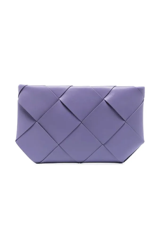 Фиолетовый клатч Bottega Veneta, 98 285 руб.