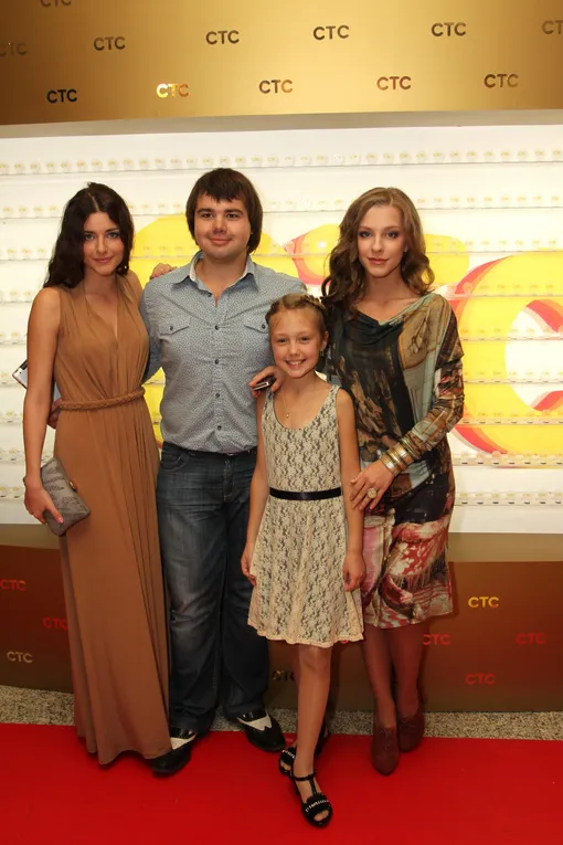 Михаил Казаков с коллегами по сериалу Михаил Казаков с коллегами по сериалу