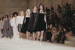 Вживую еще красивее! Chanel показали круизную коллекцию в Дубае