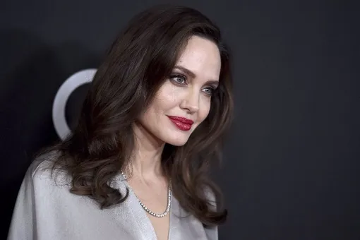 Плохая карма: поклонники переживают за увлечение Анджелины Джоли оккультизмом