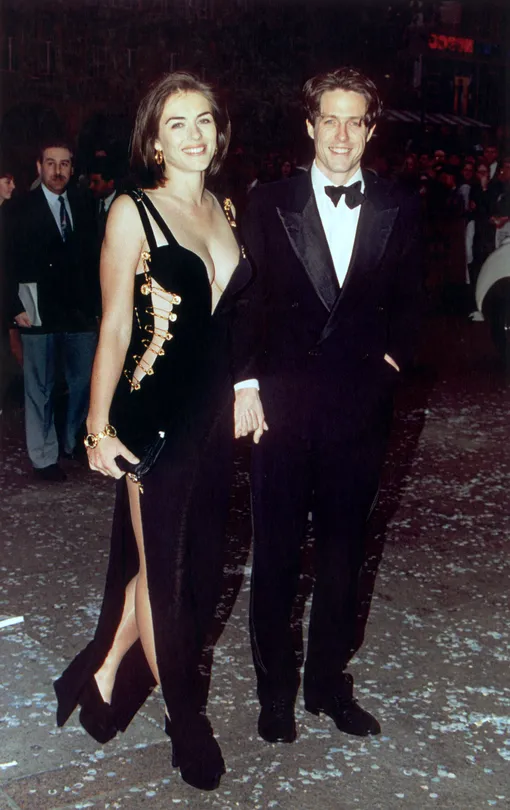 Элизабет Херли и Хью Грант в 1994 году