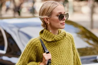 Как правильно носить свитер этой зимой? 7 вдохновляющих примеров от модниц