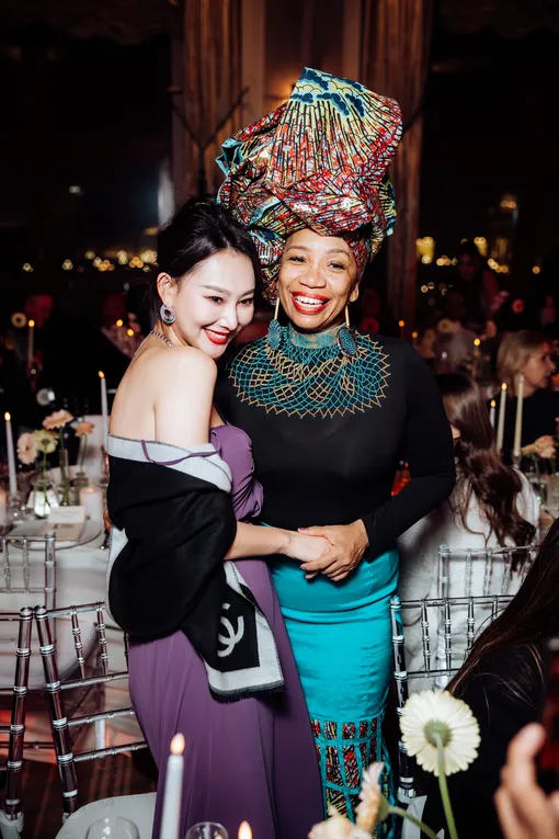 Китайская актриса и дизайнер Сиенна Ли и президент Guyana Fashion Week Сониа Ноэль на гала-ужине в Four Seasons