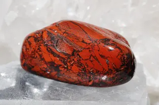 Магические свойства красной яшмы: как правильно использовать драгоценный камень