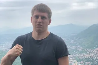 «Переборщил слегка»: Алексей Щербаков довел жену до слез своим подарком