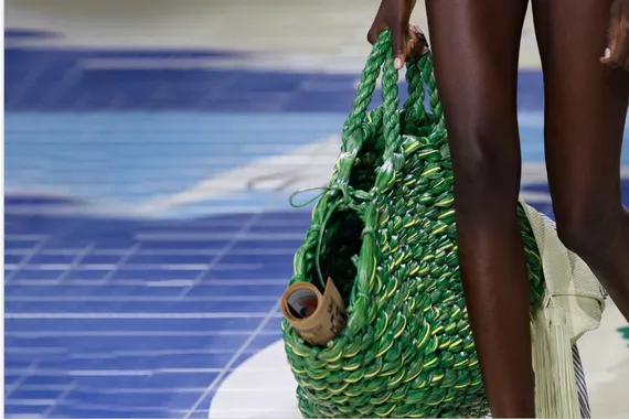 Самая модная сумка лета — как она выглядит