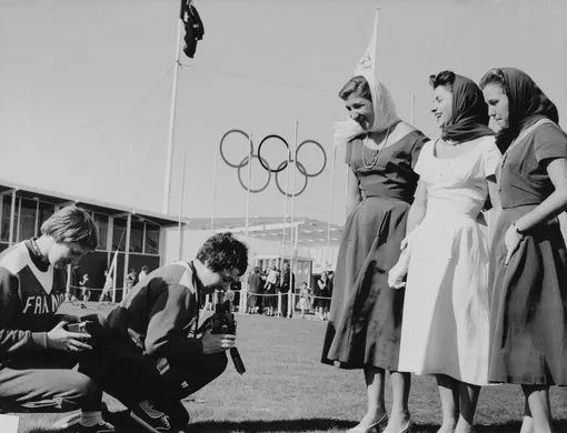 Сборная Франции по плаванию в образах от Пьера Бальмена, 1956 год