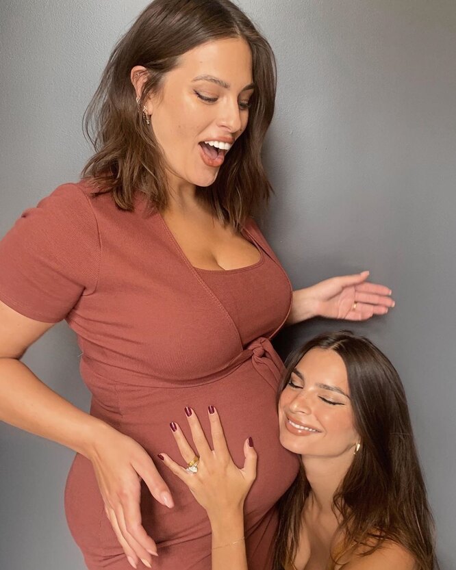 Эмили с беременной подругой